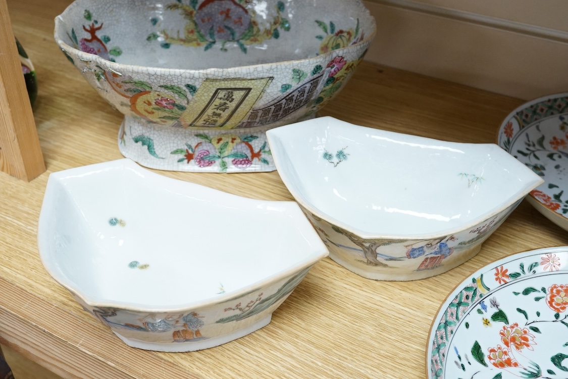 A pair of Chinese famille verte dishes, early 18th century and three 19th century Chinese bowls to include a crackle glazed example, largest 25cm wide